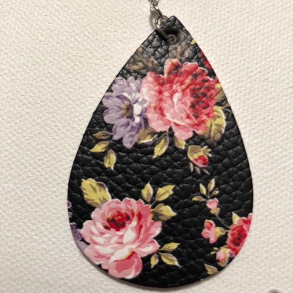 NWT Swanky Coconut Black Teardrop Earrings - Picture 4 of 5